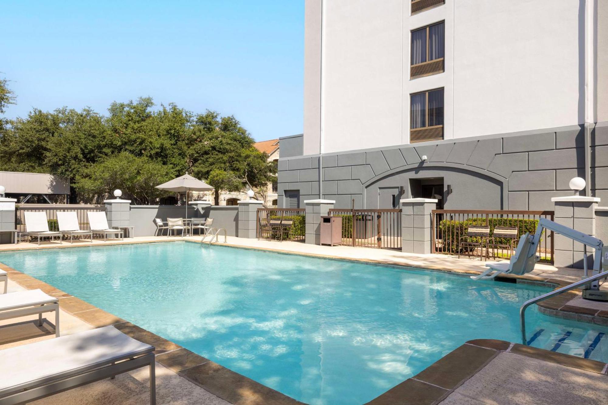 Hyatt Place Dallas North Addison Exteriör bild