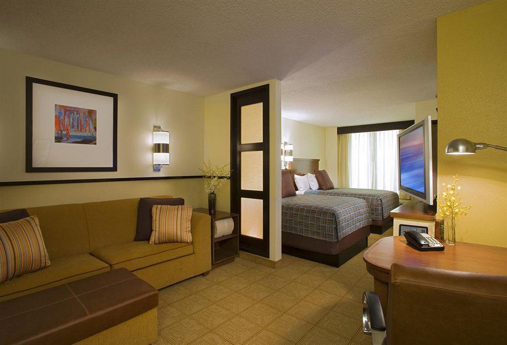 Hyatt Place Dallas North Addison Rum bild